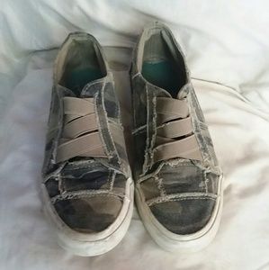 Blowfish Camo slip on shoes